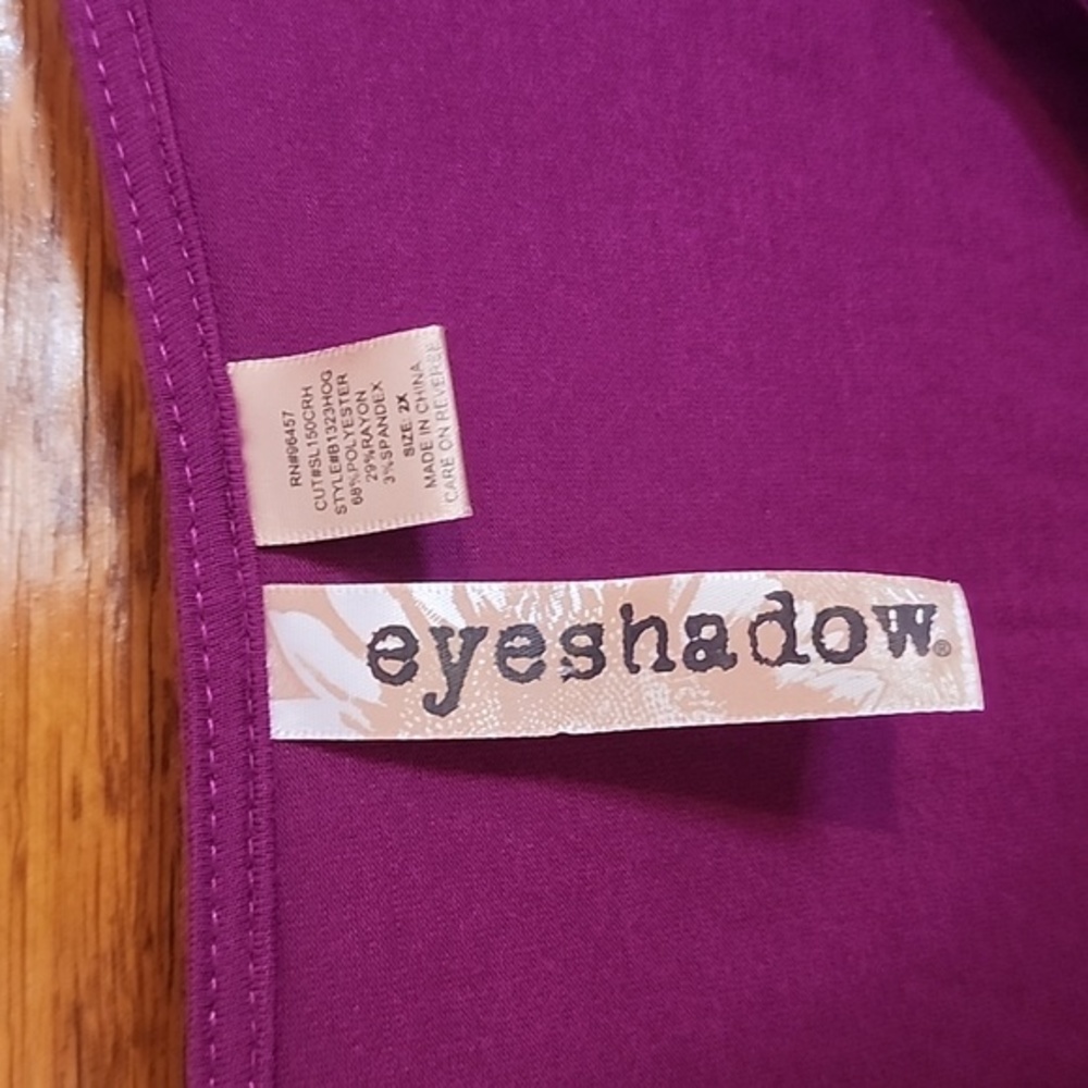 ✨️3/$20 ✨️ eyeshadow top - Picture 3 of 4